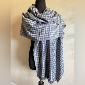 Banana Republic Blue Houndstooth Scarf